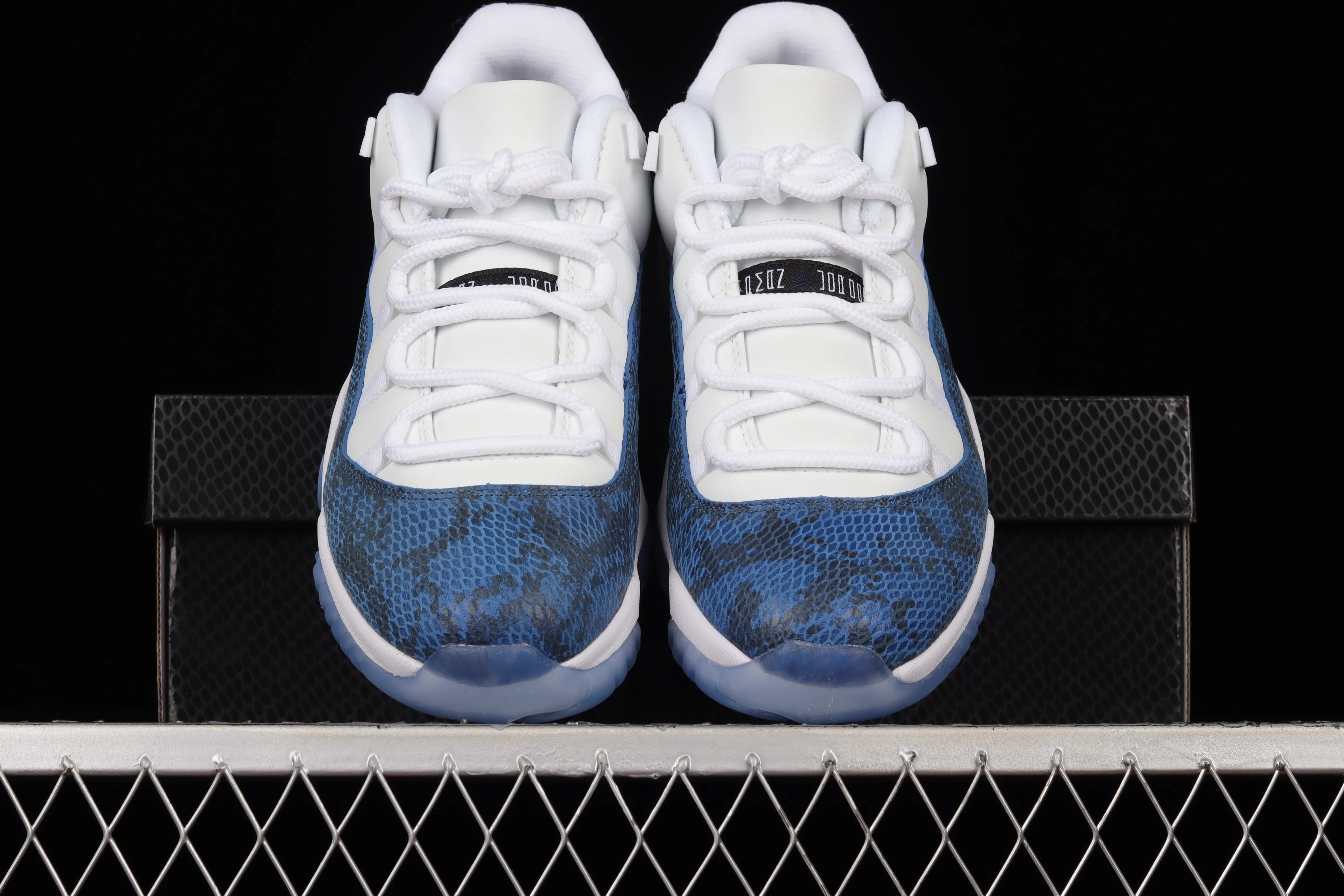 All categories Air Jordan Jordan series basketball shoes Air Jordan 11 F version Air Jordan 11 Low SE Snakeskin AJ11 Joe 11 blue snake pattern genuine carbon CD6846-102